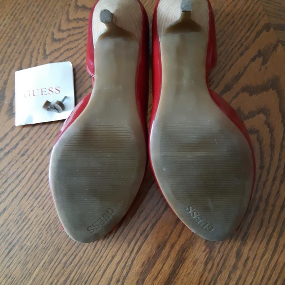 Size 7 GUESS red heels - Picture 2 of 3